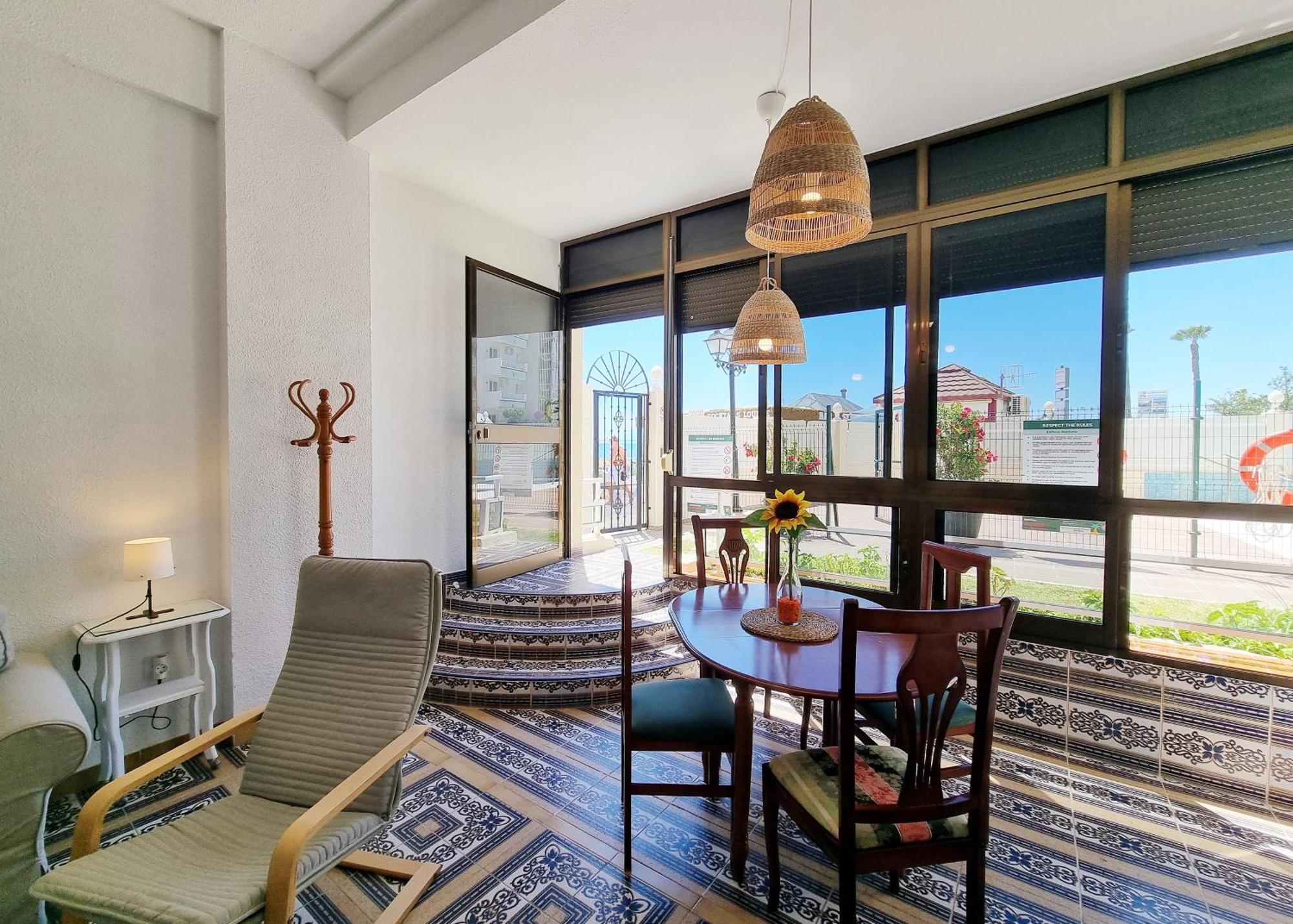 Tinoko Apartament In La Carihuela Beach Torremolinos Luaran gambar