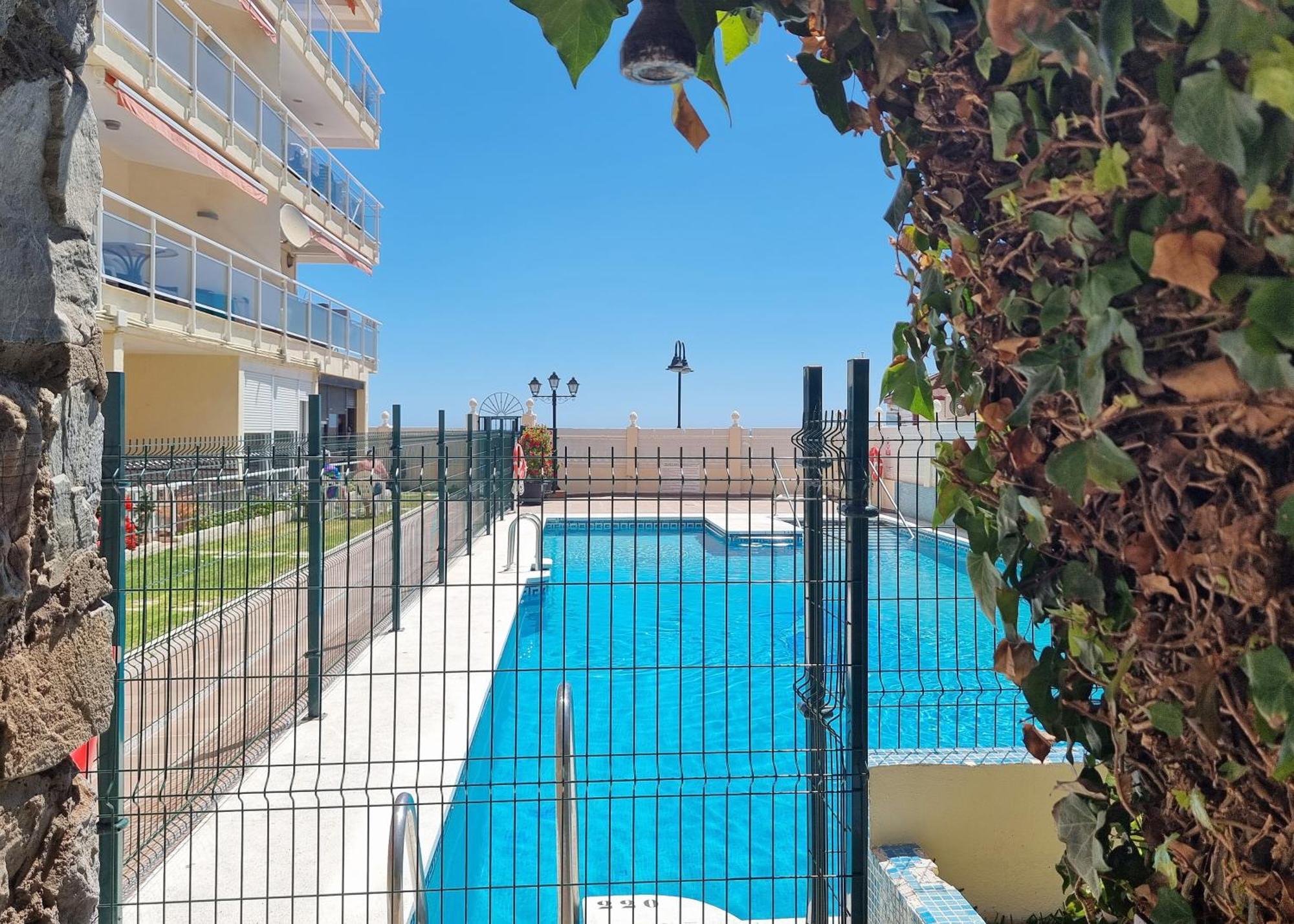 Tinoko Apartament In La Carihuela Beach Torremolinos Luaran gambar