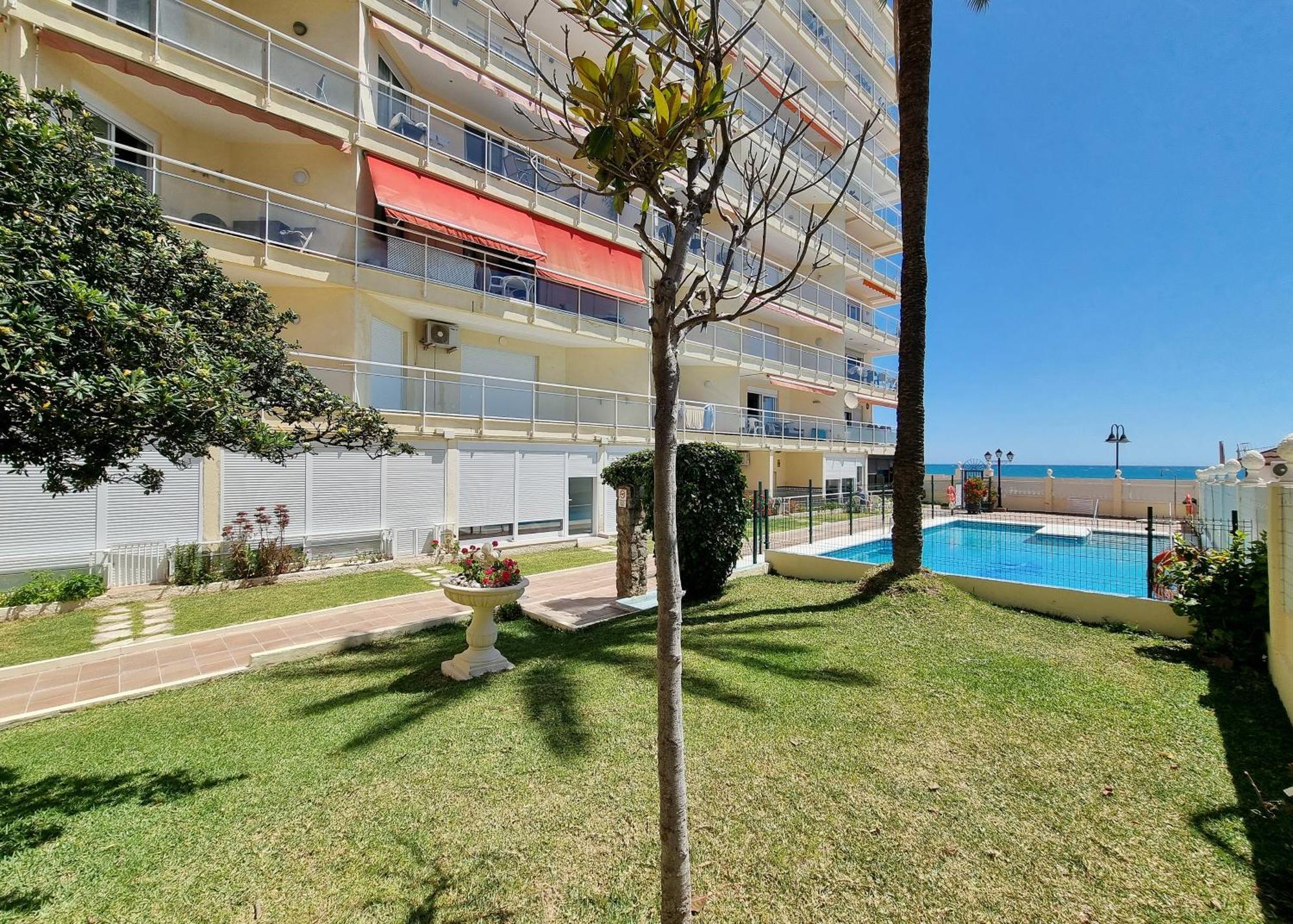 Tinoko Apartament In La Carihuela Beach Torremolinos Luaran gambar